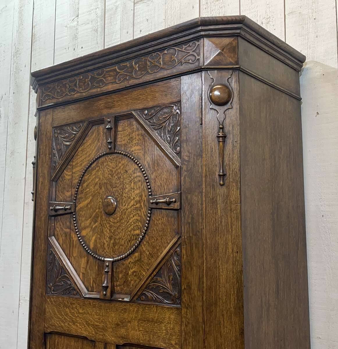 English oak wardrobe cupboard from the early 20th century