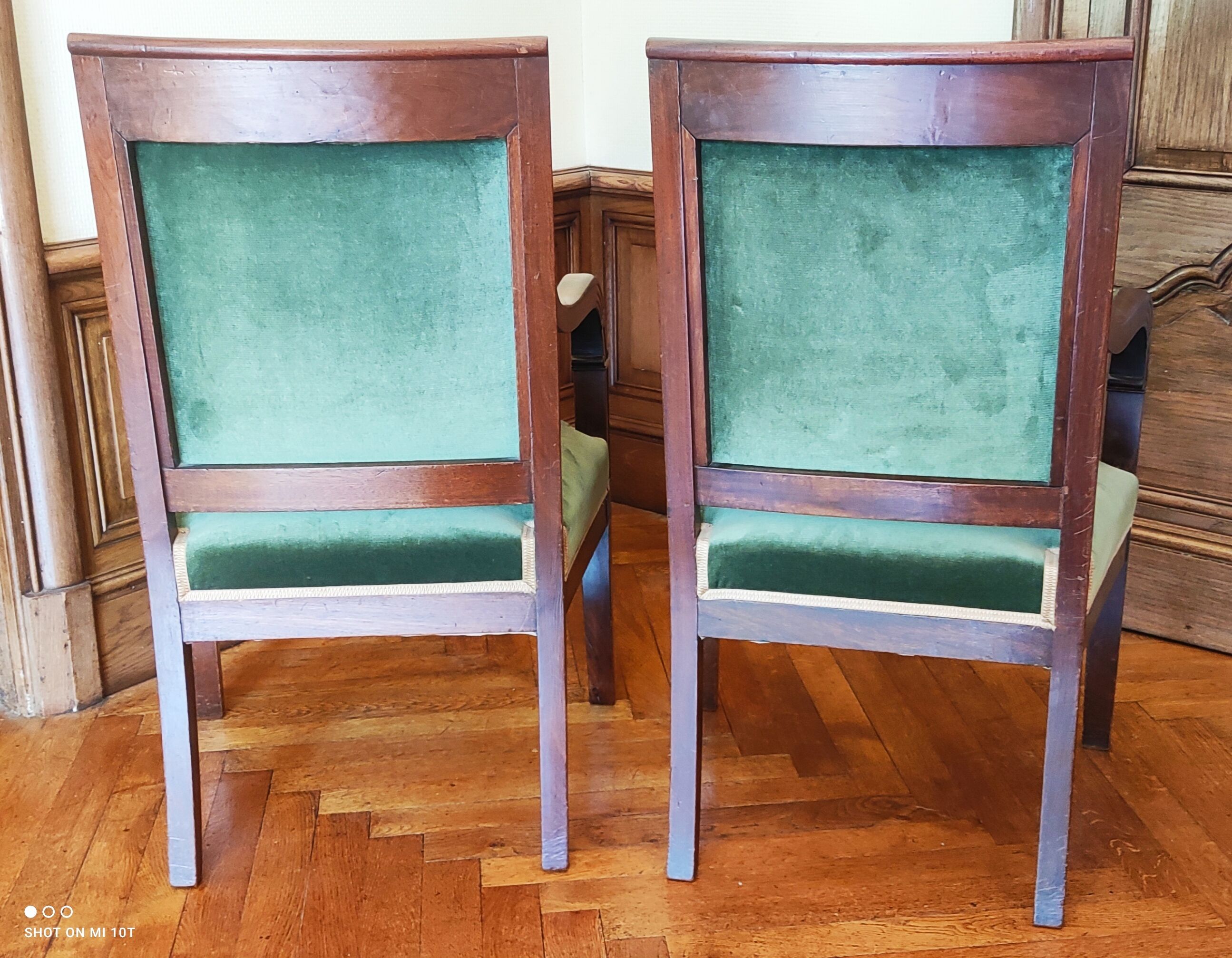 Pair of mahogany armchairs/palm décor/Restoration period