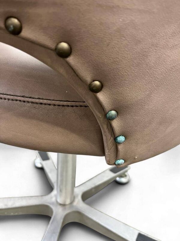 Chaise lounge vintage taupe / chaise de bureau avec cadre chromé