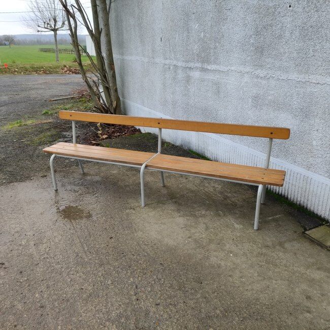 Banc d'école avec dossier