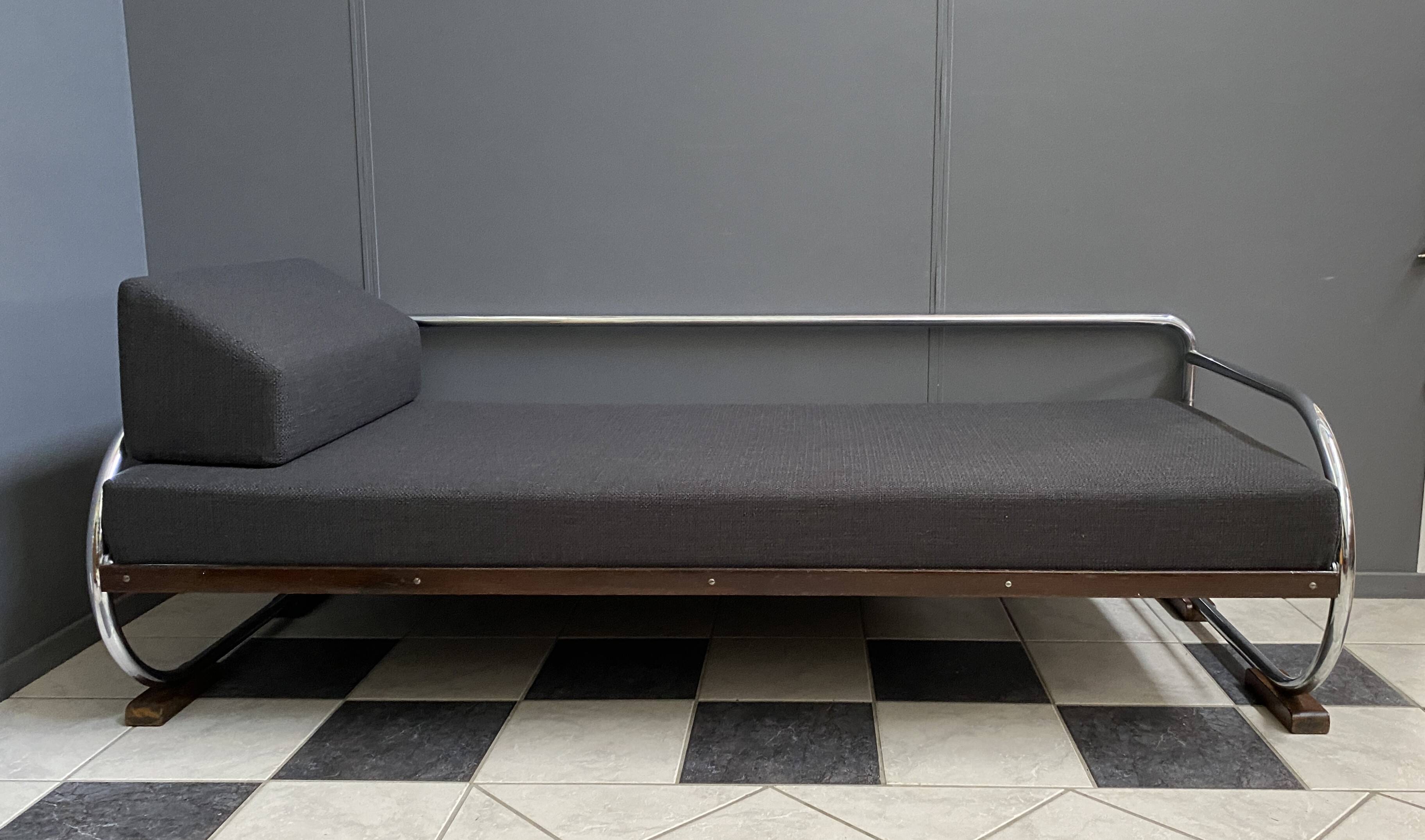 Méridienne / canapé Bauhaus chromé et noir par Hynek Gottwald