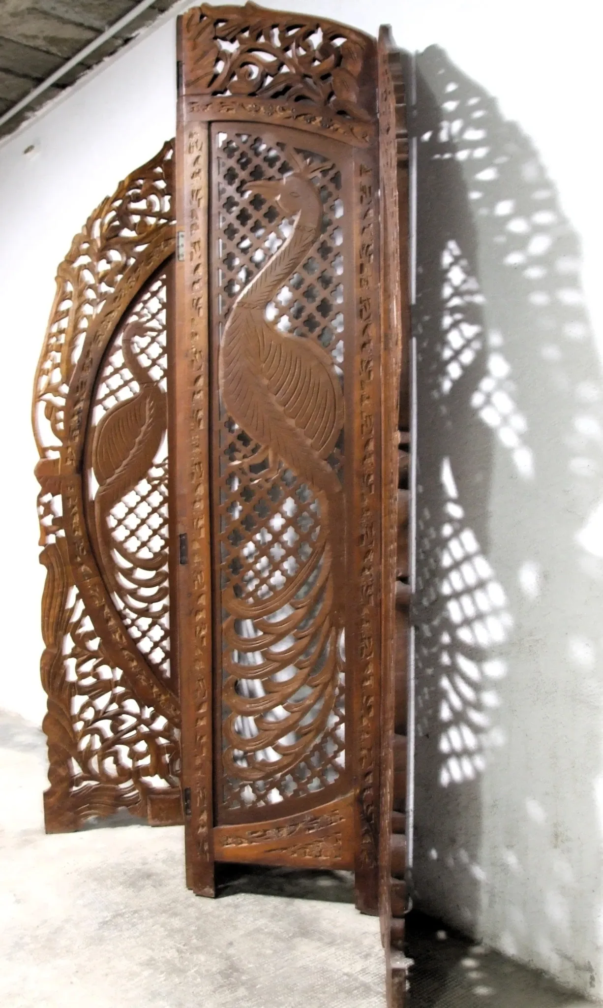 HANDCRAFTED SCREEN Carved by hand NEW