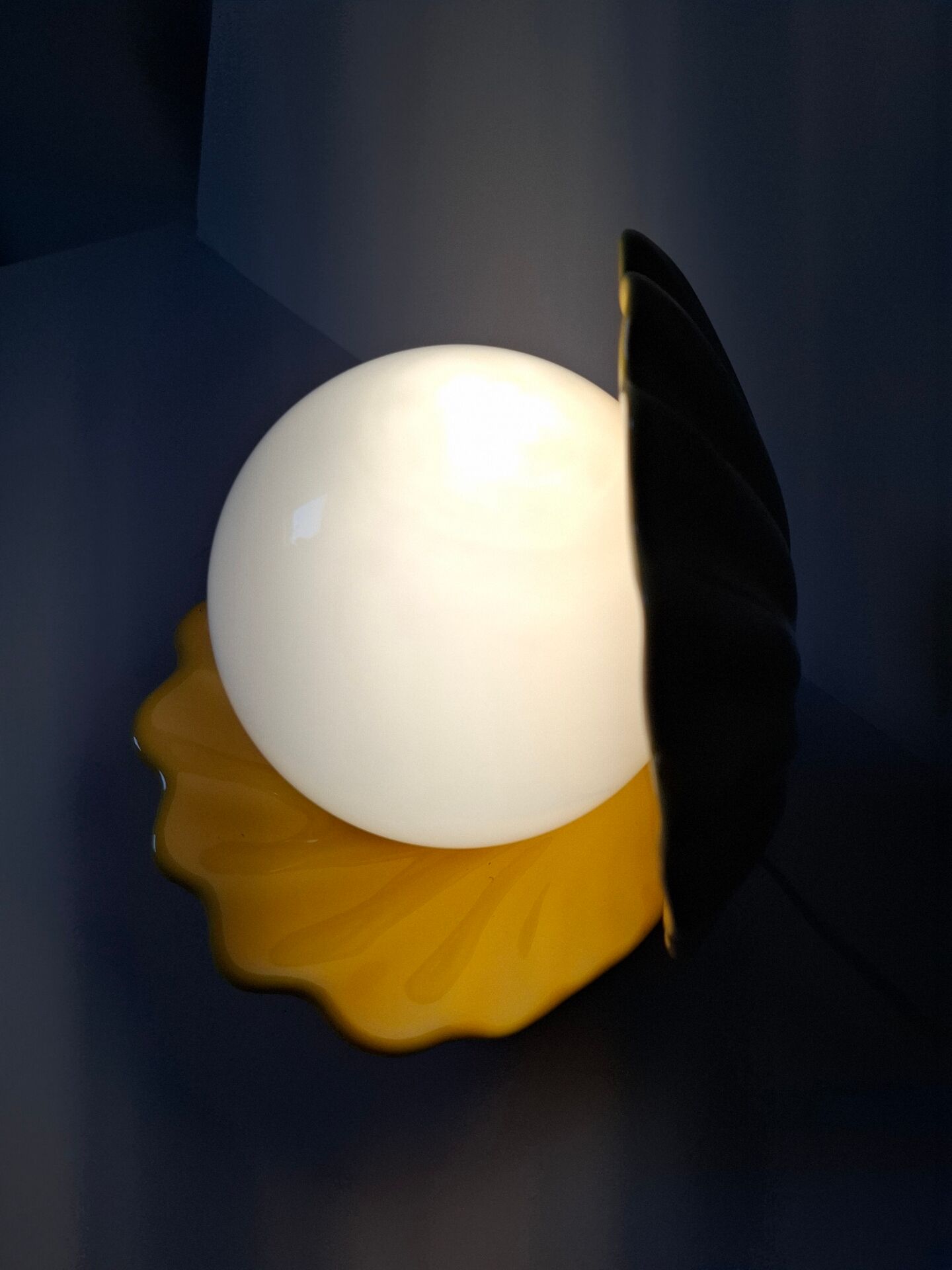 Vintage shell ceramic lamp