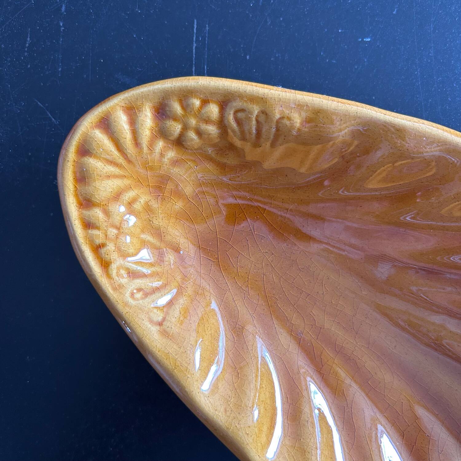 Provençal yellow shell emptier