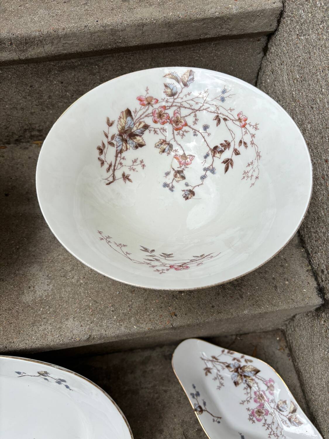 Porcelain Tableware – Late 19th Century – 40 pieces