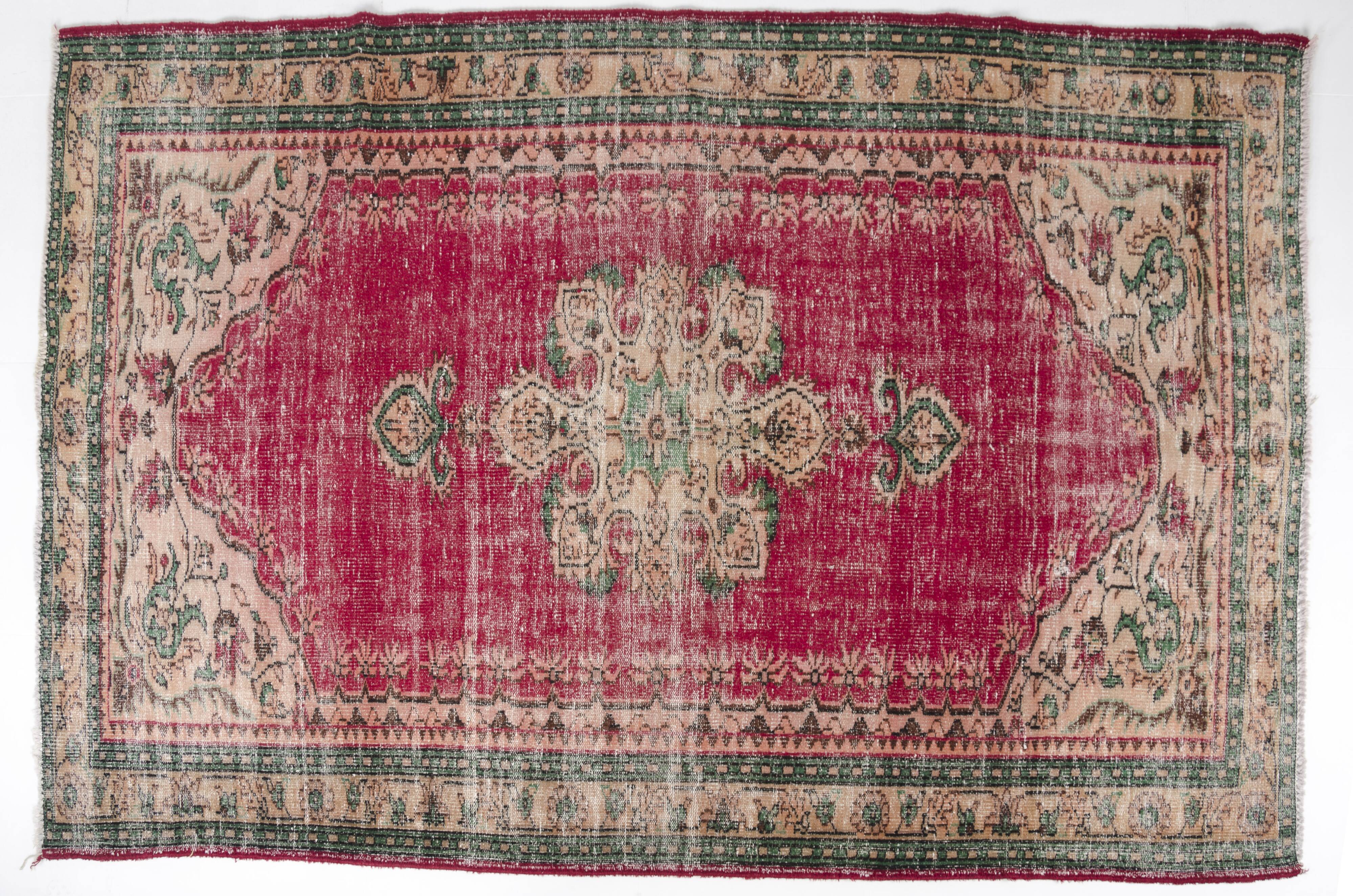 One  a KiND vİNTAGE tURKİSH oUSHAK rUG  SKU 2004