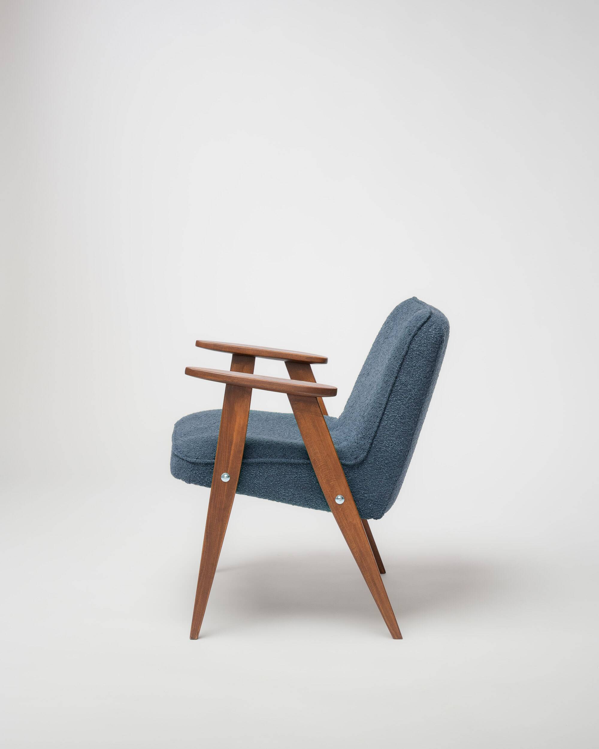 Fauteuil Modèle 366 de Józef Chierowski (1962) – Icône du design polonais