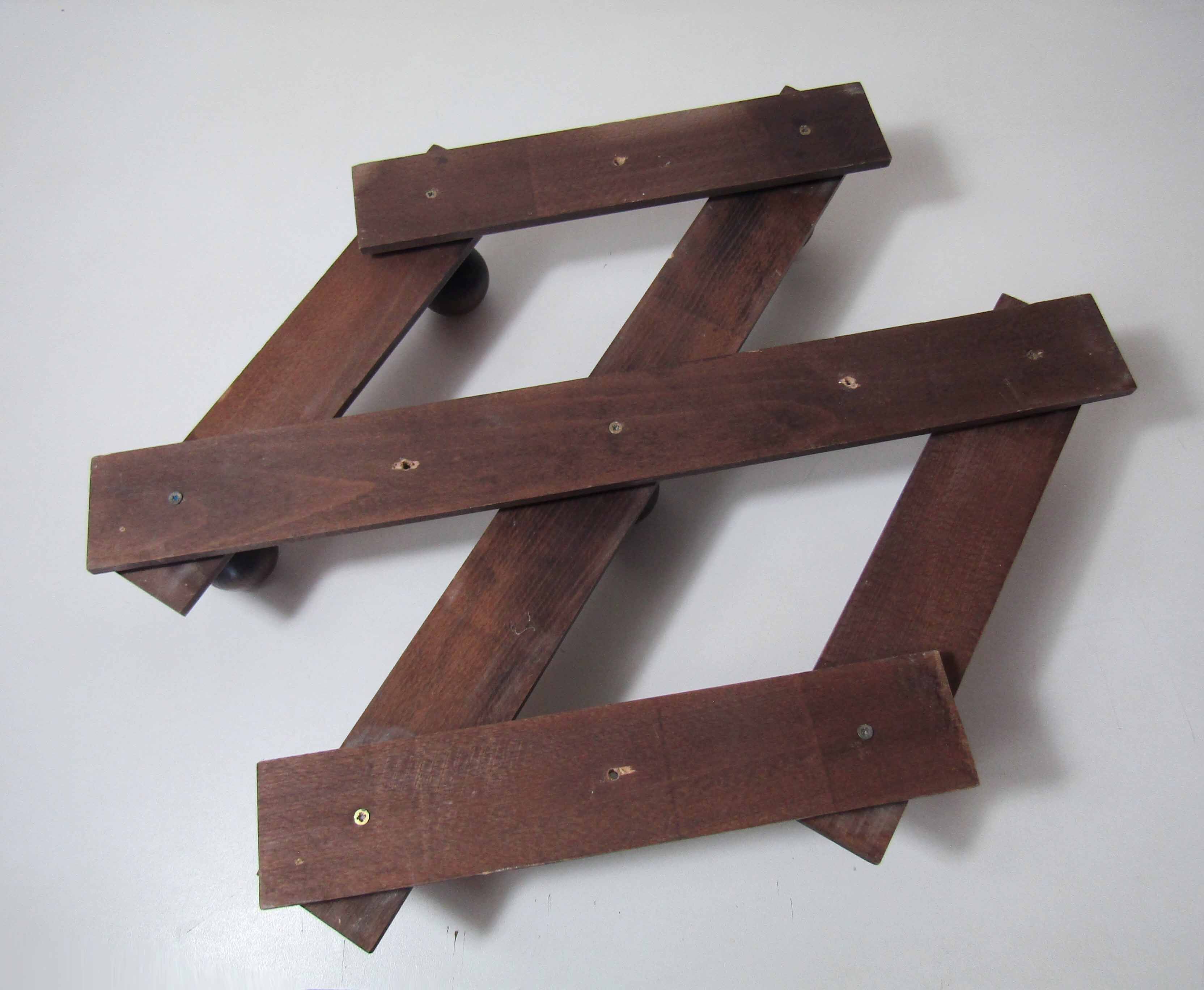 Accordion wooden coat holder