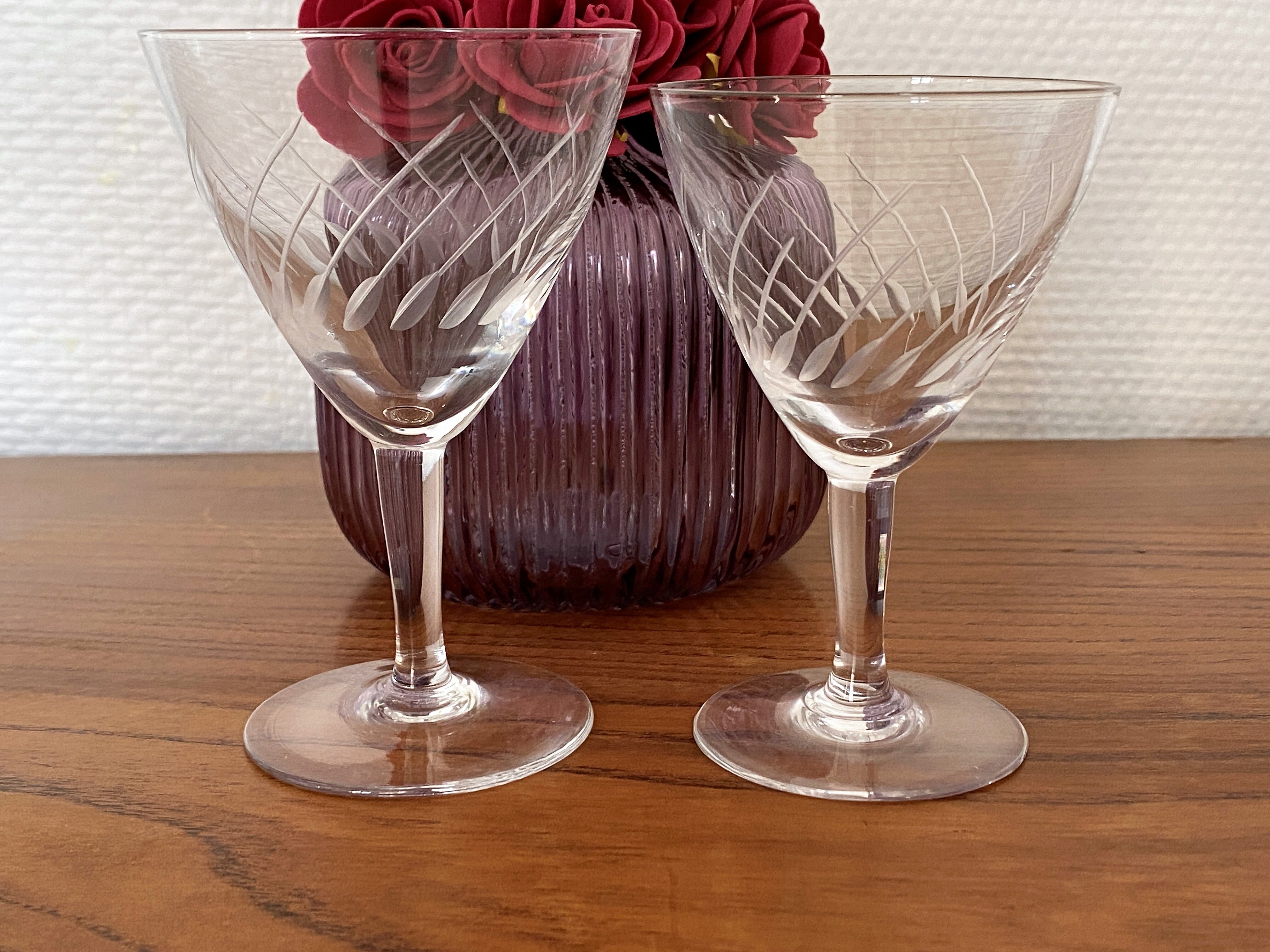 2 engraved glass wine glasses 9 cl and 6 cl