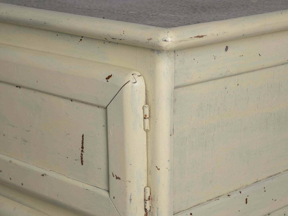 Vintage chest of drawers