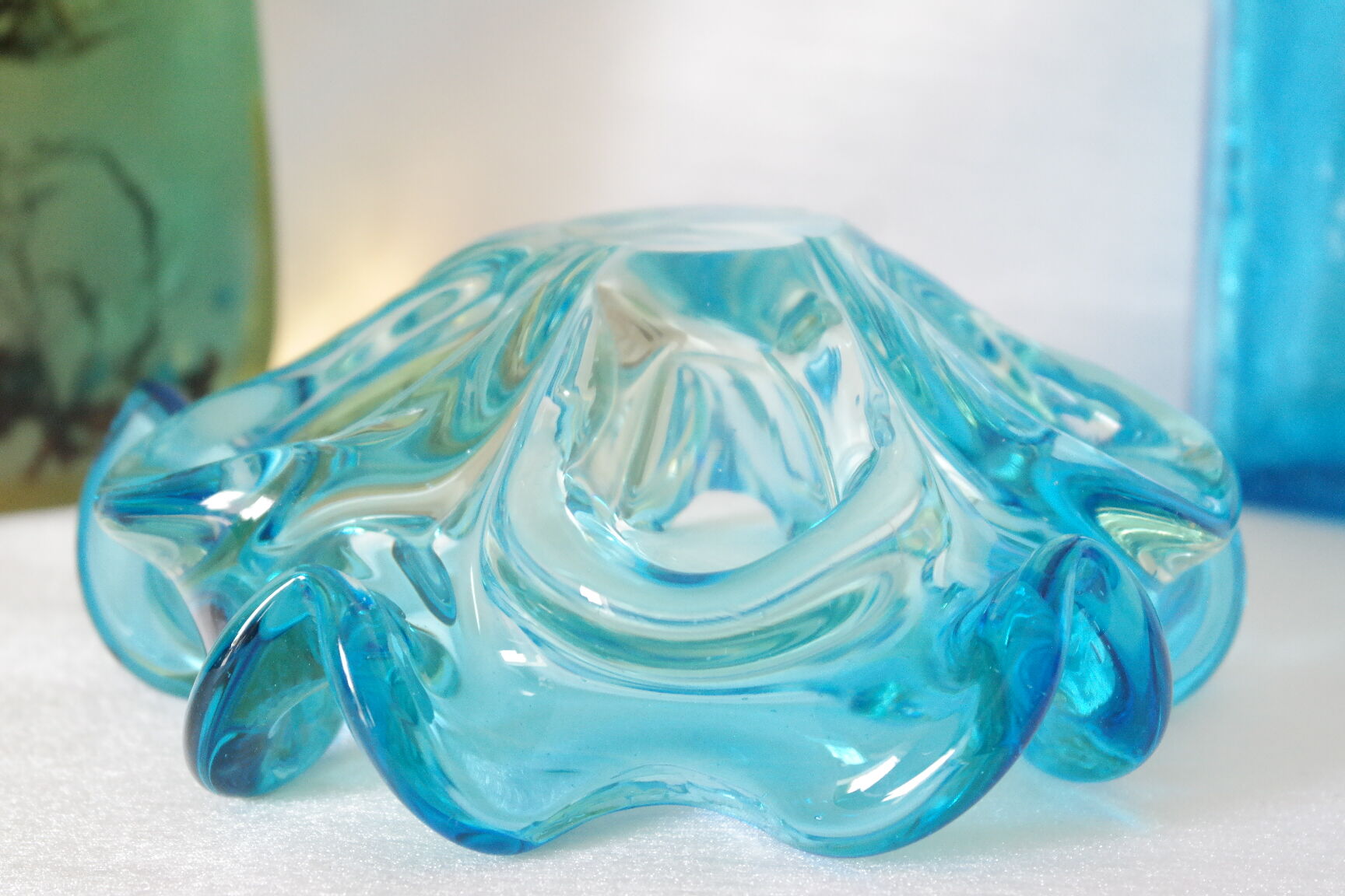 Empty pocket corolla in vintage azure blue Murano glass