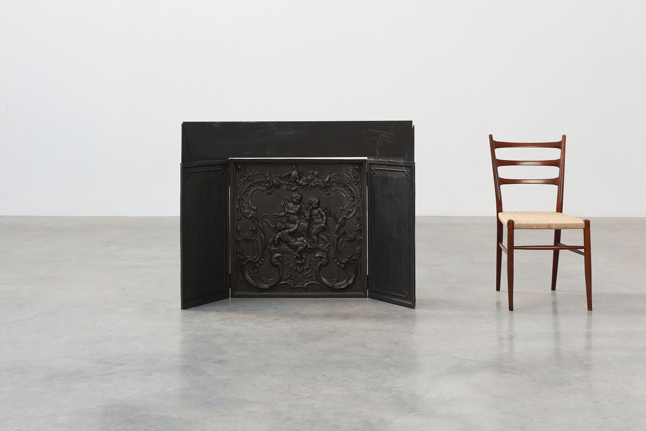 Antique Rococo style Fireback in cast iron, France ca. 1780