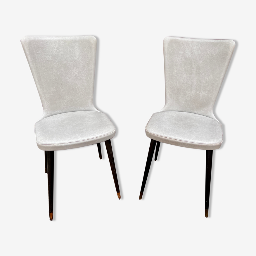 Paire de chaises Baumann modèle Essor en simili cuir blanc, piétement  compas en hêtre | Selency