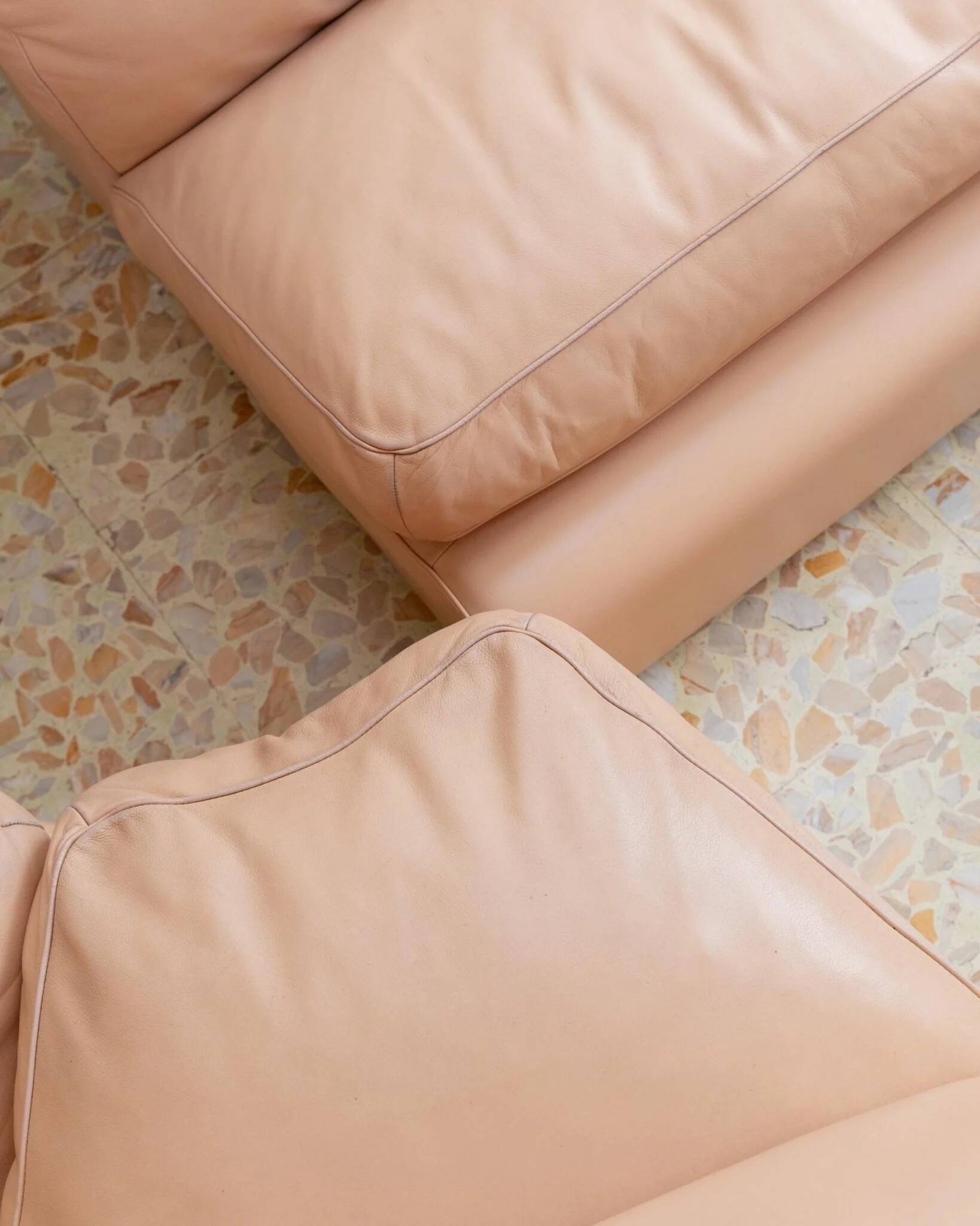 Canapé modulable vintage en cuir des années 1970, couleur blush, par Tito Agnoli pour Poltrona Frau, modèle Petronio, design mid-century, mobilier de luxe