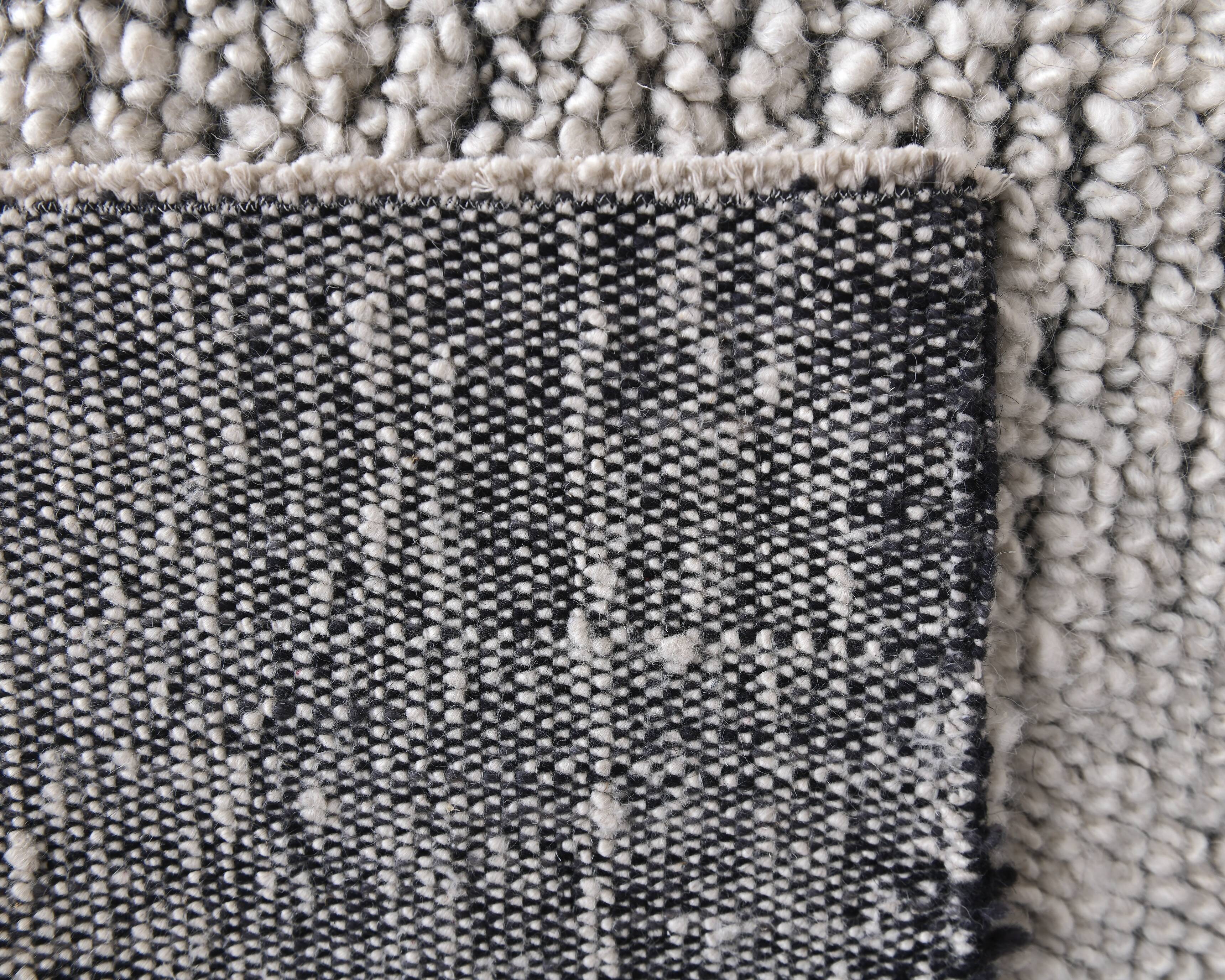 7x10 White & Black Modern Vintage Rug 206x297Cm