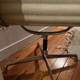 Swivelling chair by Charles and Ray Eames