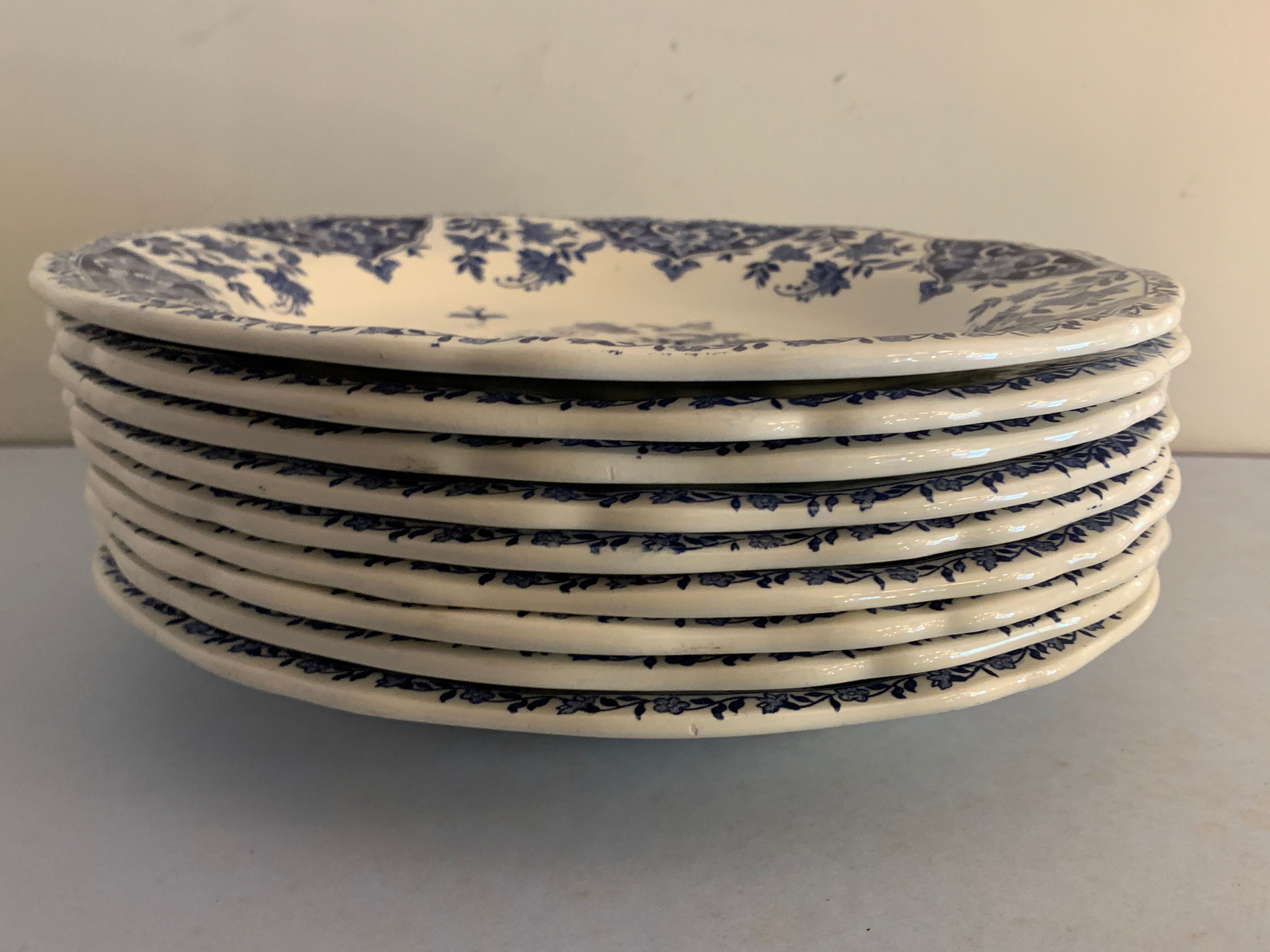 9 assiettes creuses en faïence bleue et blanche de Gien, 1960