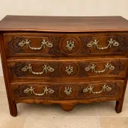 Louis XV walnut commode, 18th century