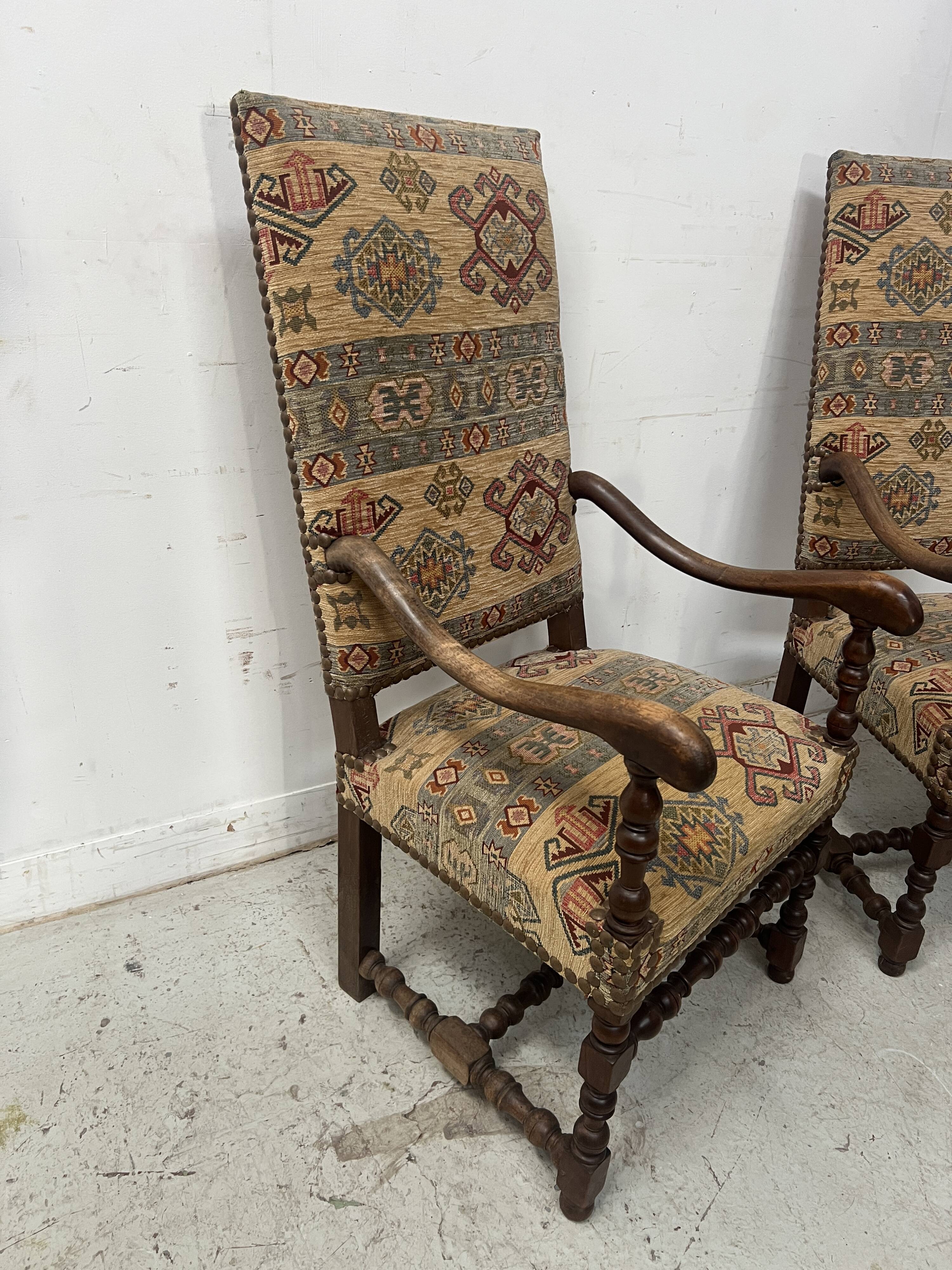 Paire de fauteuils de style Louis XIII a haut dossiers plats XX siècle