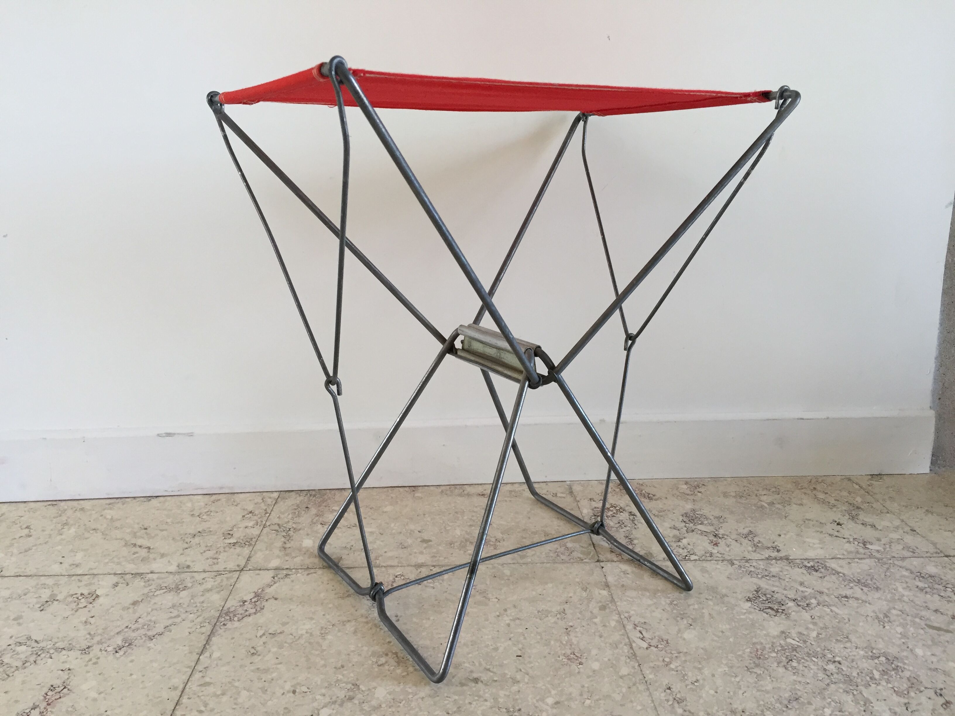 Tabouret nomade pliant de camping rouge