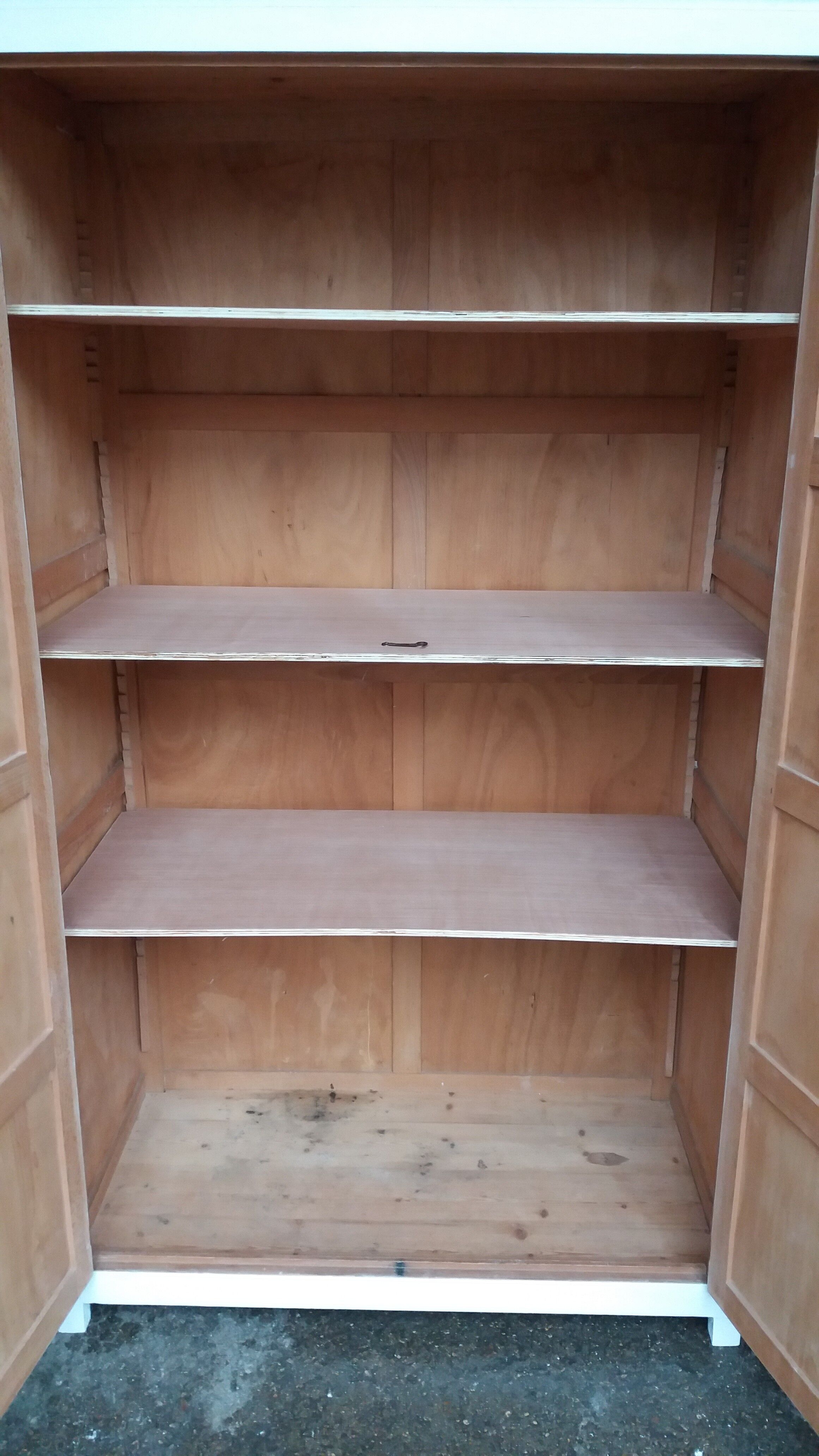 Armoire parisienne