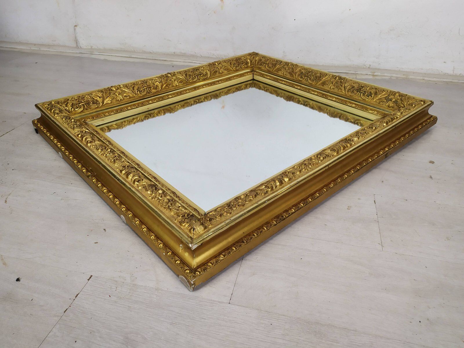 Miroir avec cadre doré