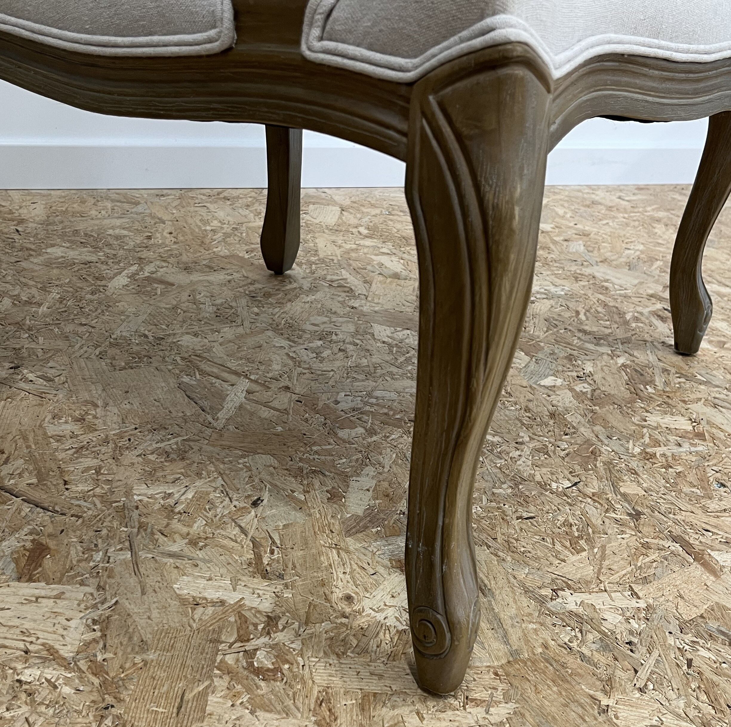 Shepherdess armchair in wood and natural linen