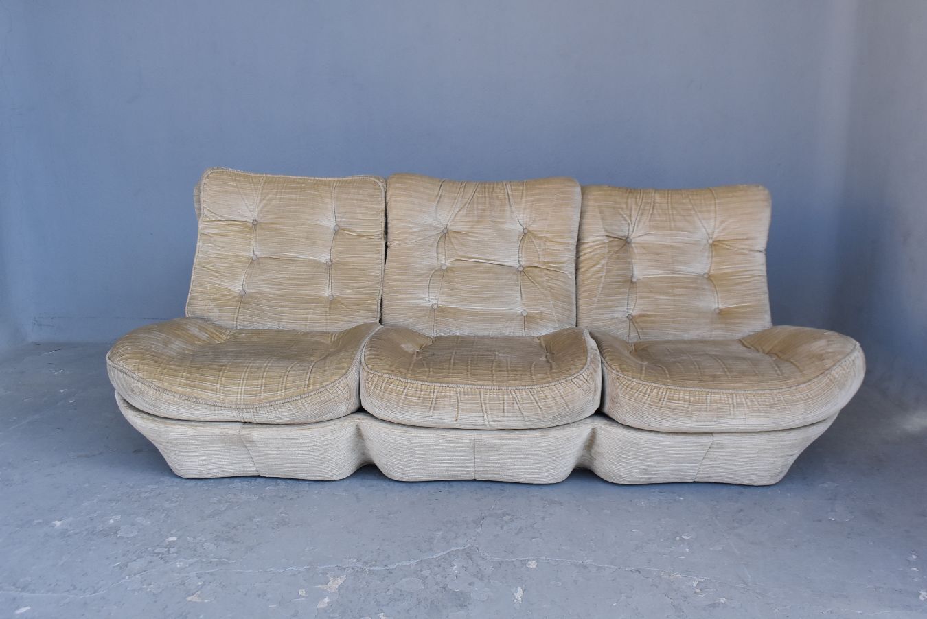 Salon baquet en velours beige vintage années 70