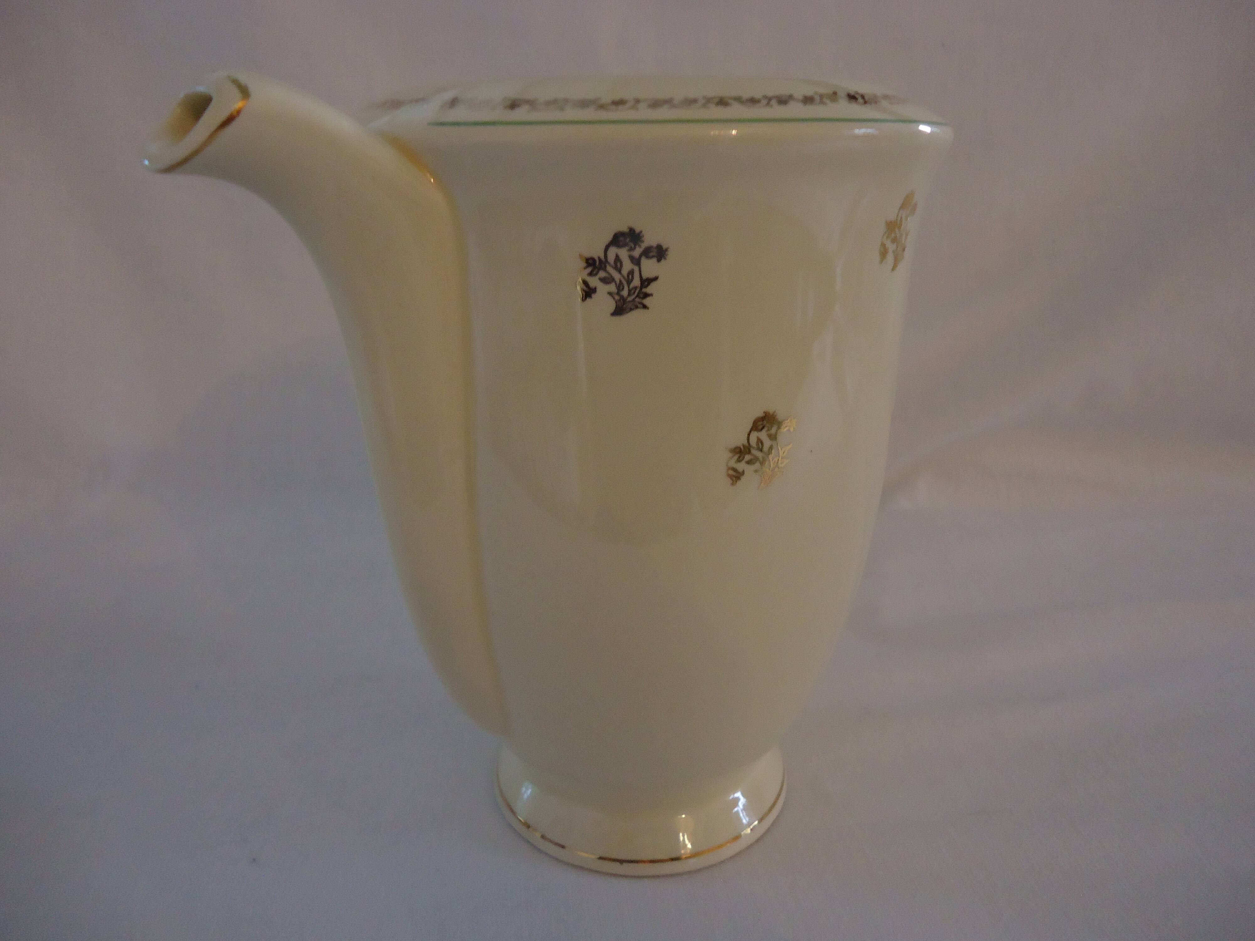 Antique pouring coffee pot in Gien earthenware, Valence model, A040