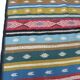 Tapis kilim traditionnel berbère tribal à motifs géométriques multicolores