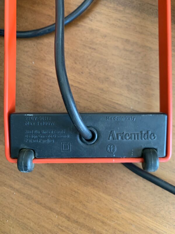 Lampe rouge modèle ''Sintesi'' de tavolo de Ernesto Gismondi pour Artemide, Italie années 70