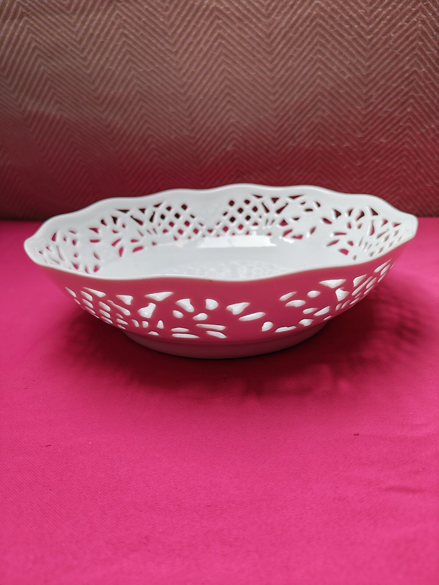 Openwork fruit bowl in white porcelain Form Marienbad Ingres Wei