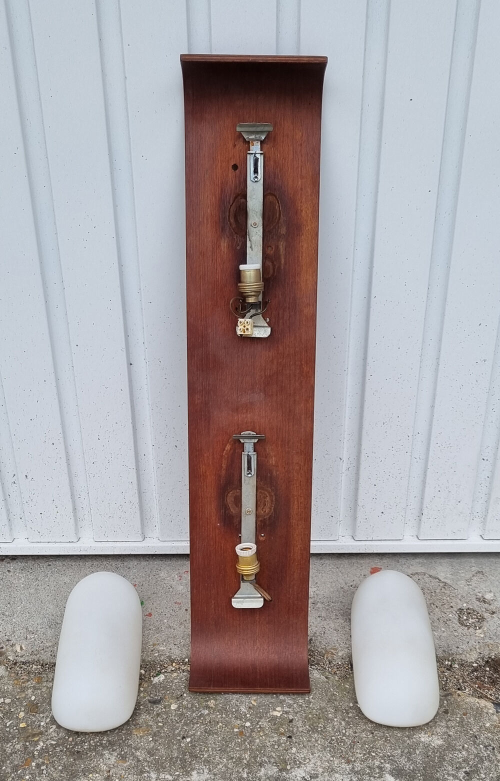 Teak and opaline wall lamp, Goffredo Reggiani, Italy, vintage 1960