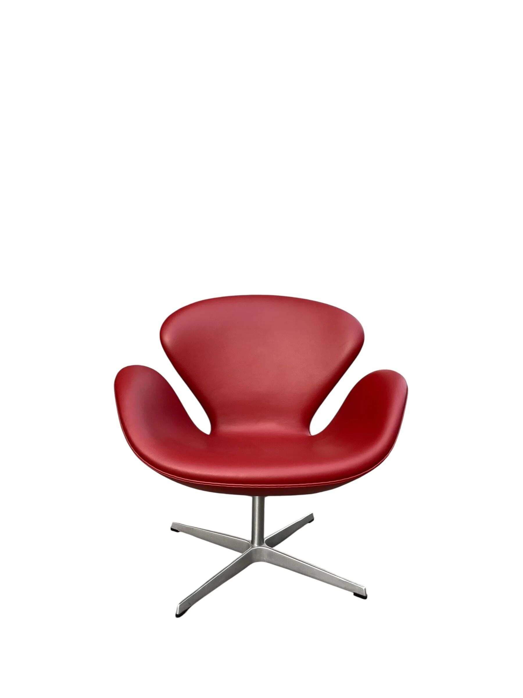Swan chair by Arne Jacobsen for Fritz Hansen in Indian red leather