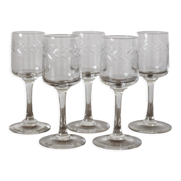 5 stemmed liqueur glasses in engraved crystal with a laurel leaf frieze
