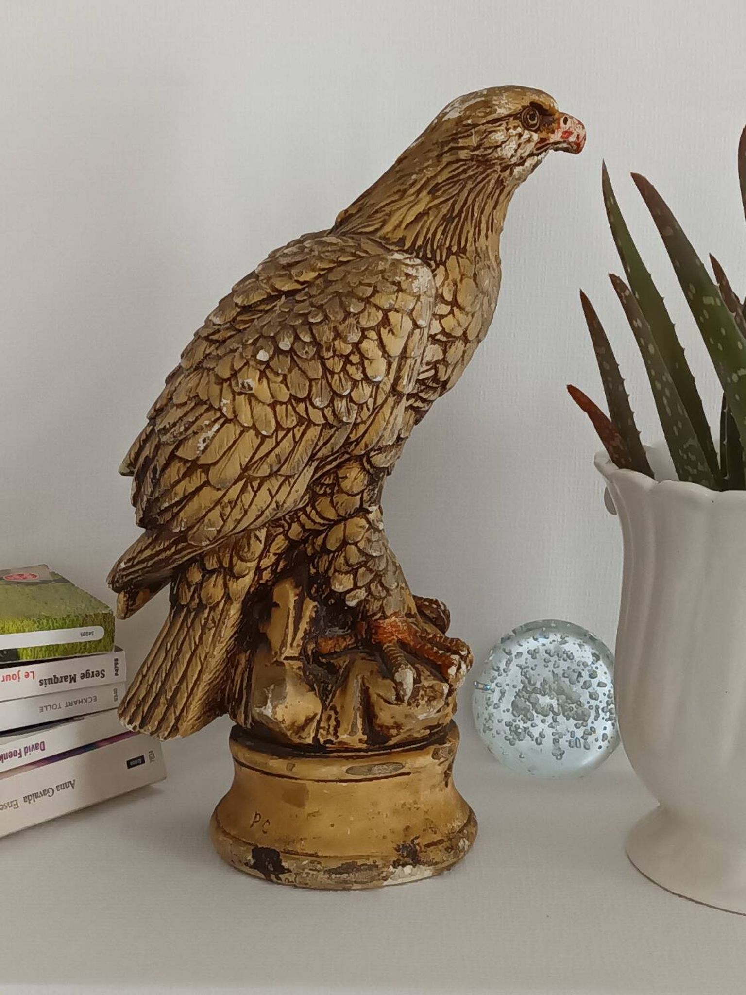 Statue d'aigle en plâtre vintage