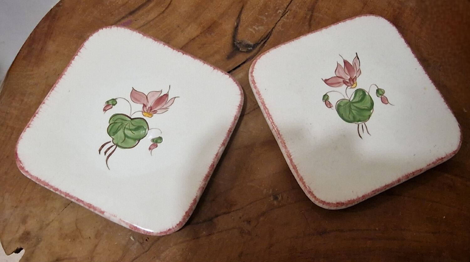 Duo of cyclamen bottle underwear