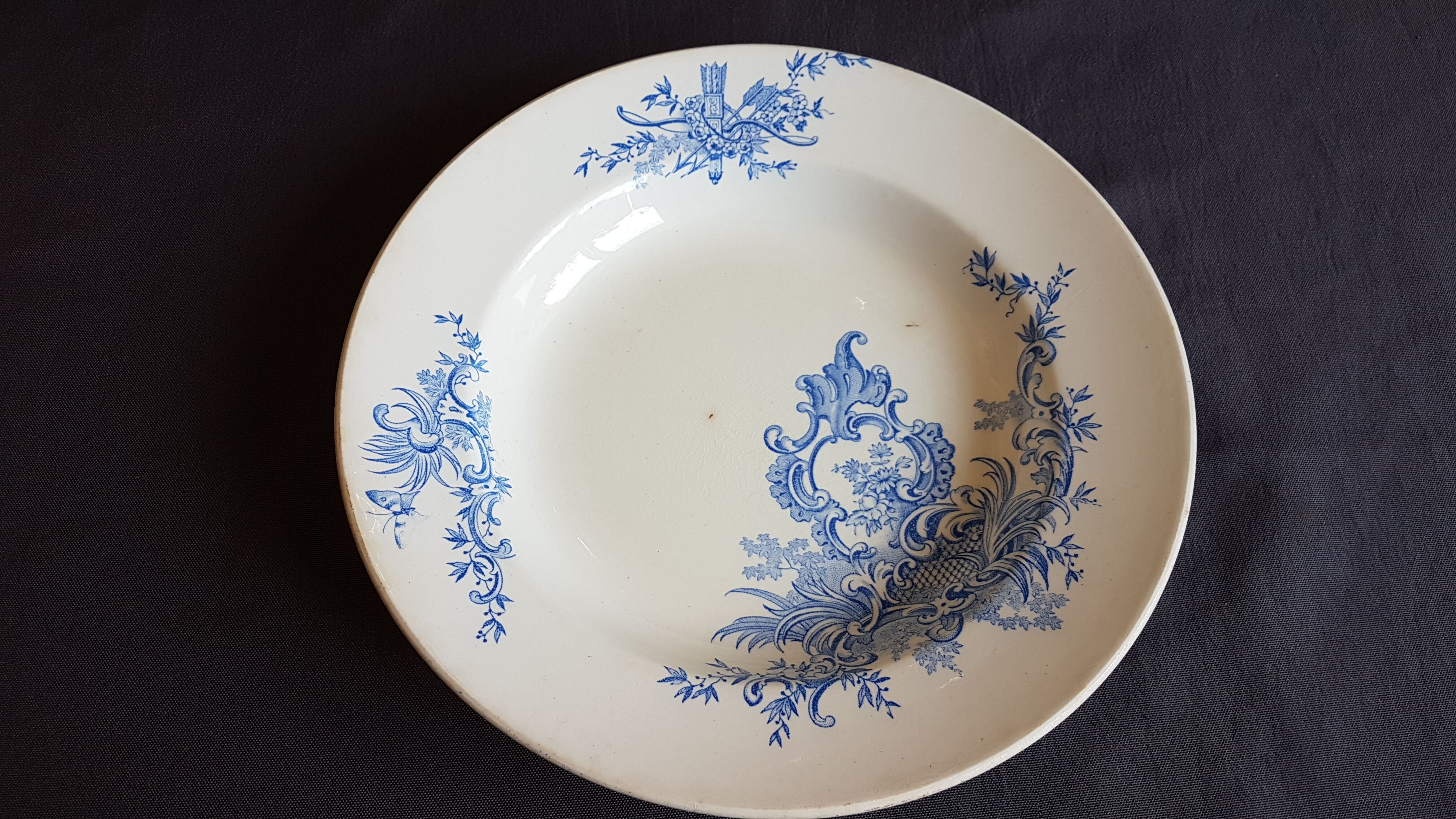 Hollow plate in earthenware decorated with flowers