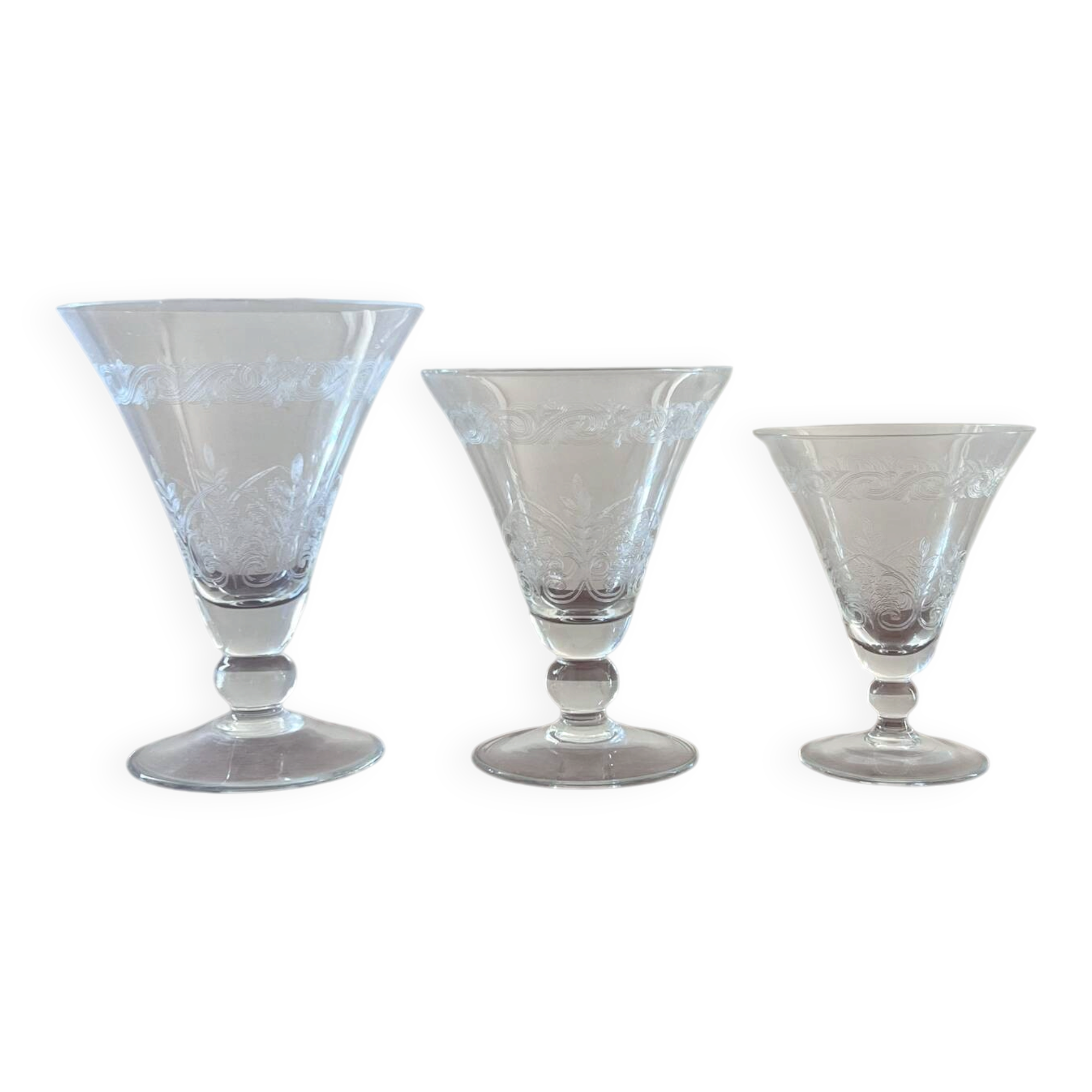 Set de verres cristal Art déco gravé (32 pieces) de 4 tailles