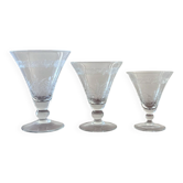 Set of engraved Art Deco crystal glasses (32 pieces) in 4 sizes.