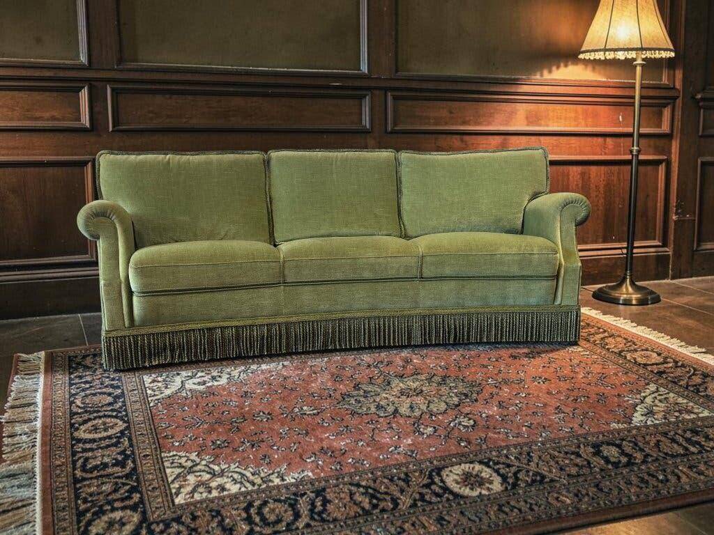 Canapé/fauteuil trois places vintage vert olive à franges