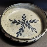 Flat ceramic stoneware signature to identify 20th century