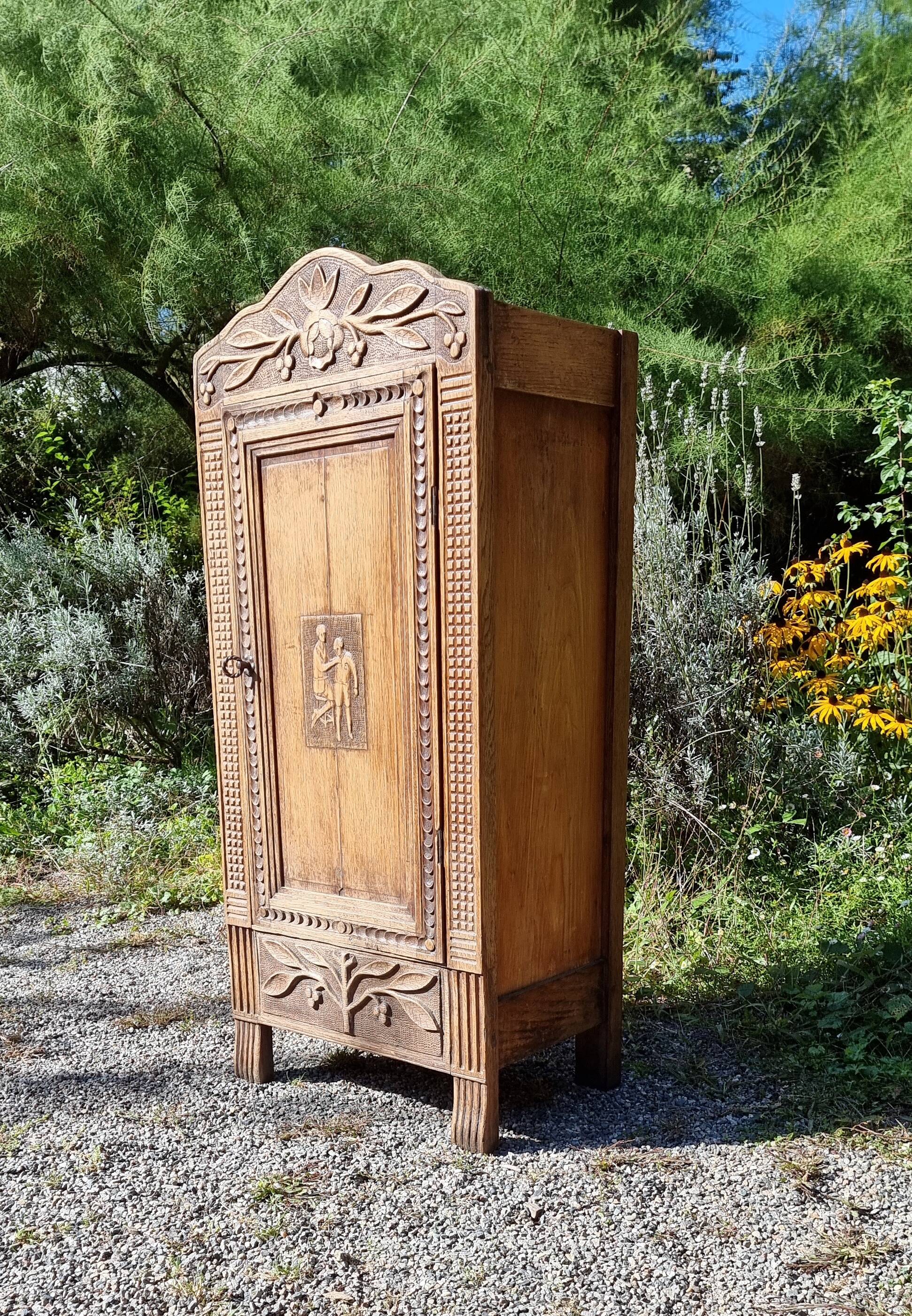 Small piece of furniture with 1 door, old oak jam cupboard