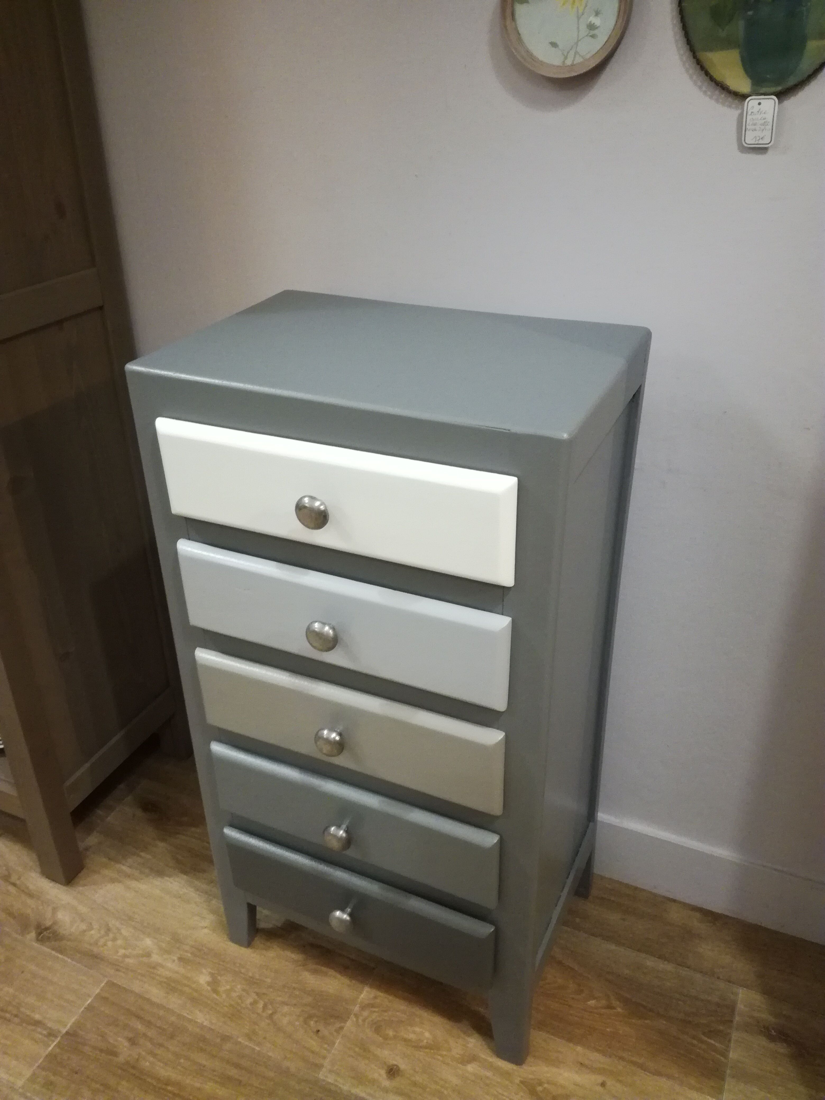 Grey chest of drawers