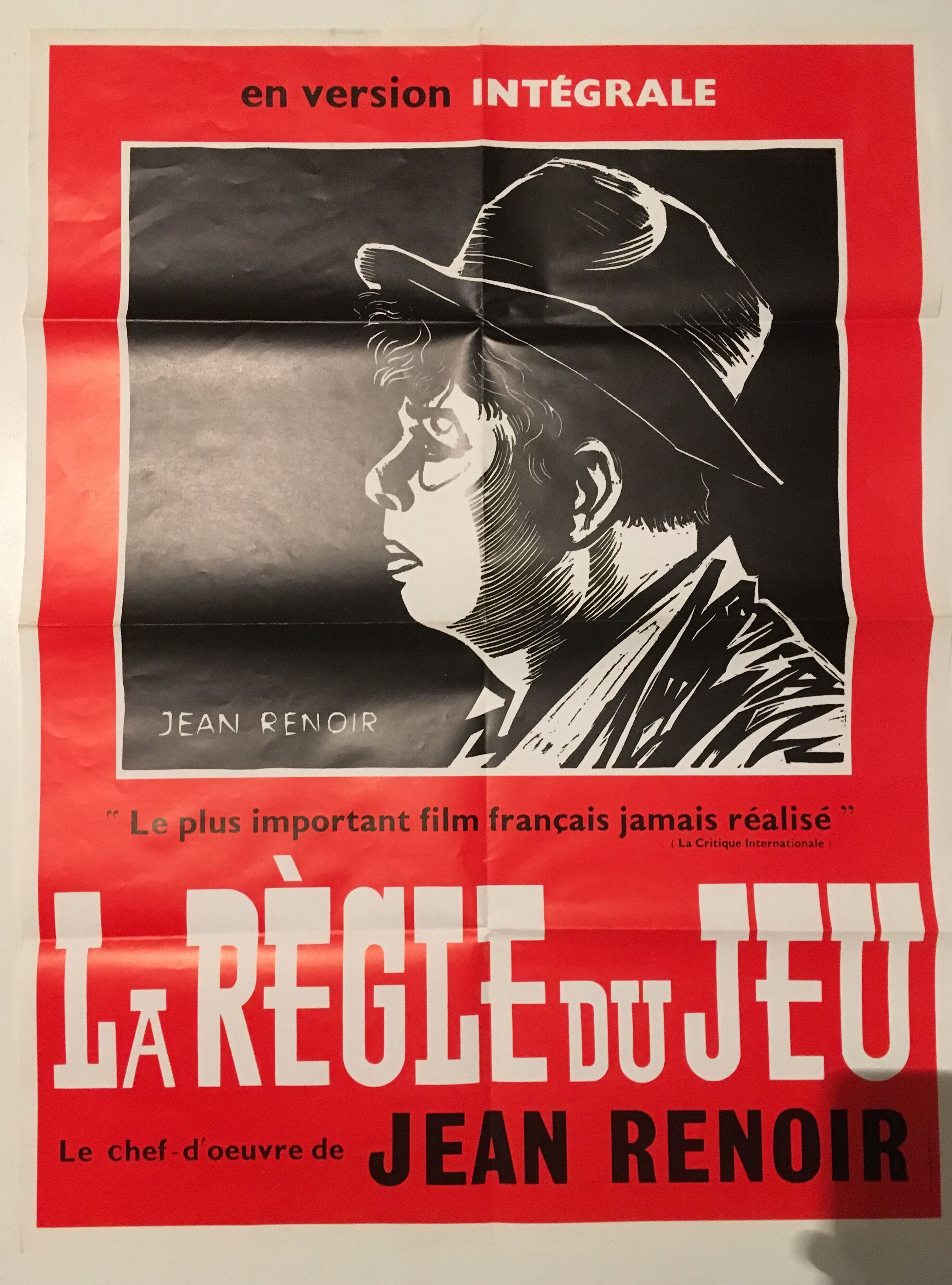 Displays the name of the game