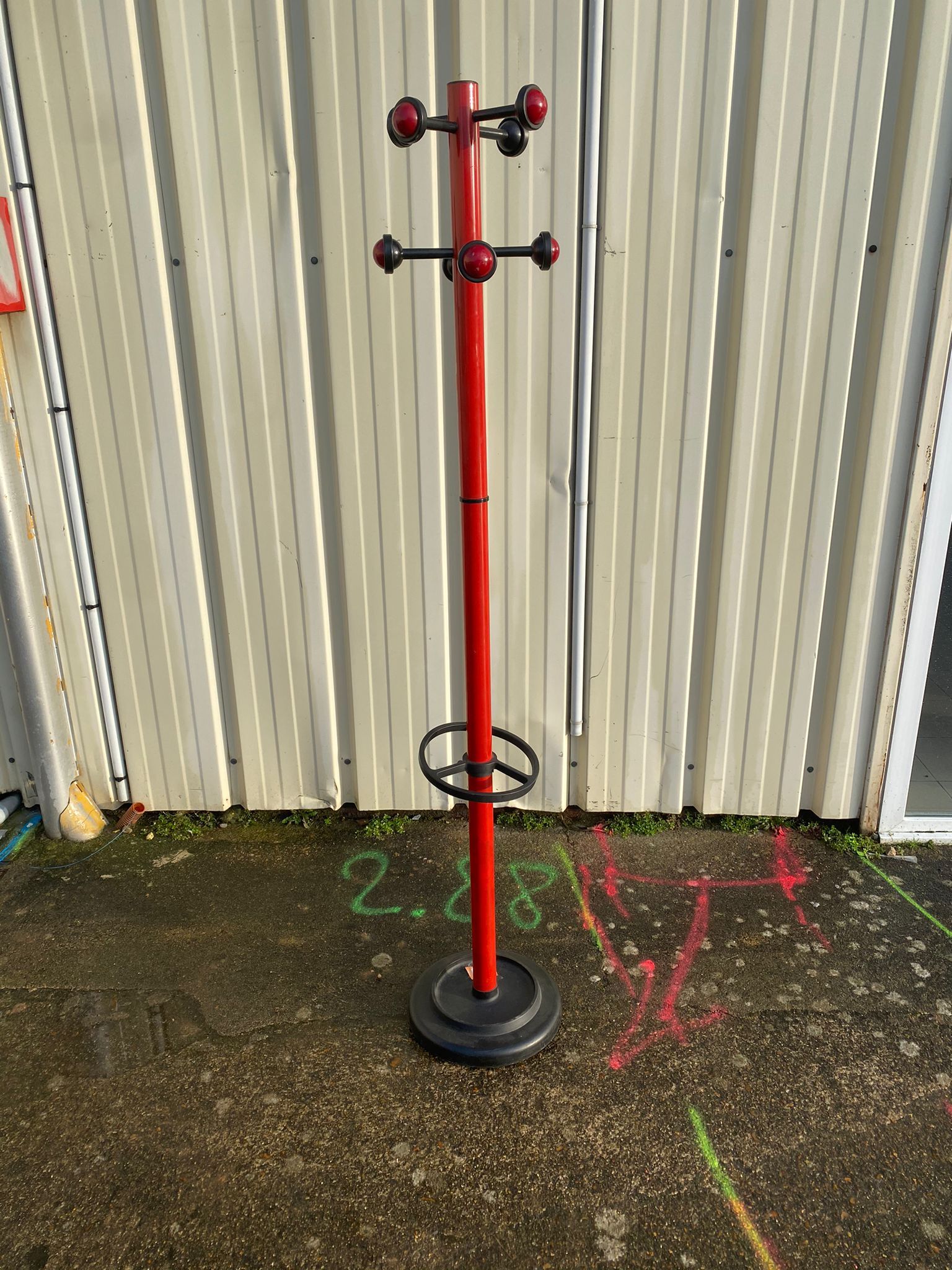 Porte manteau 1970 rouge vintage