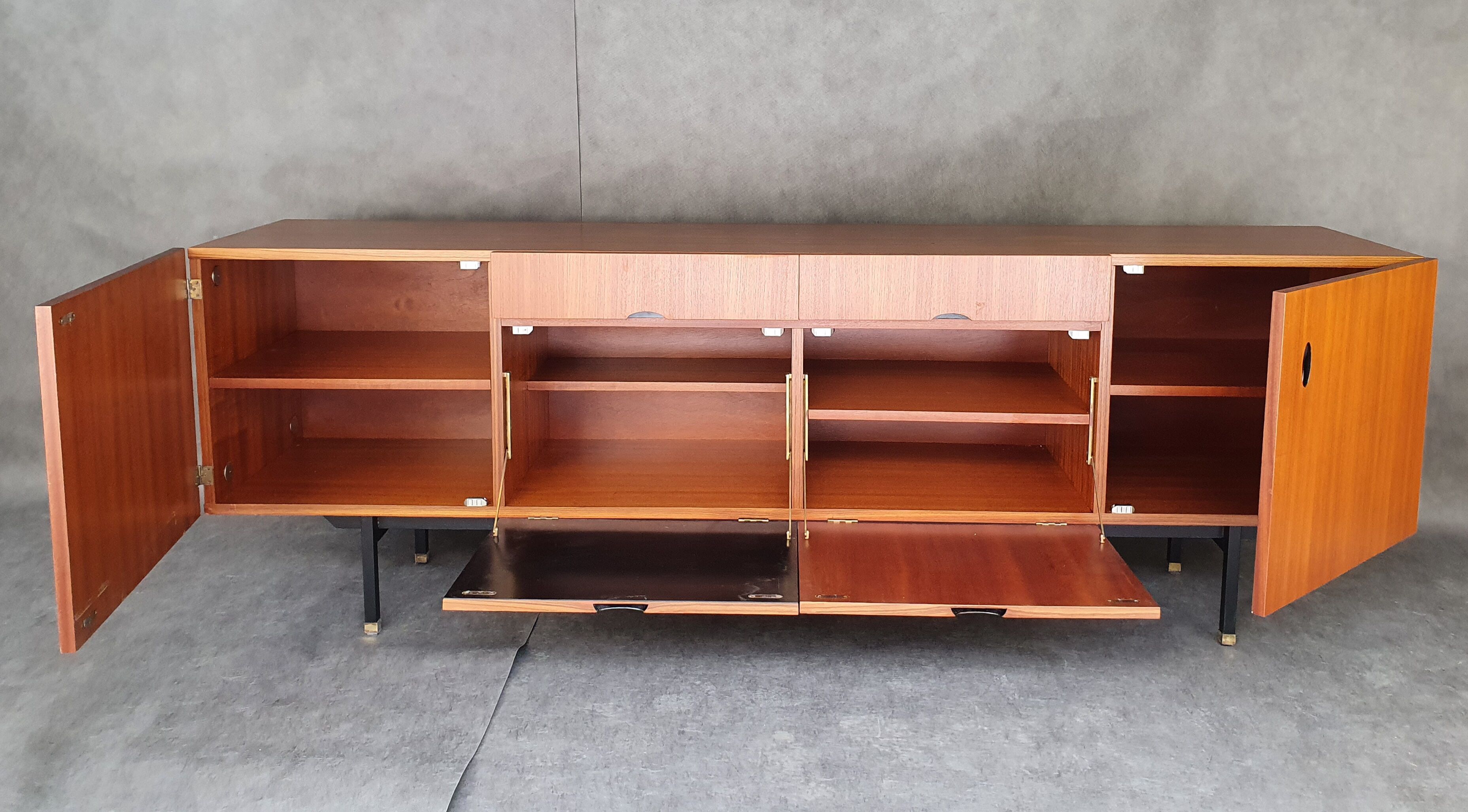 Minimalist mahogany veneer row by Paul Geoffroy 1960s
