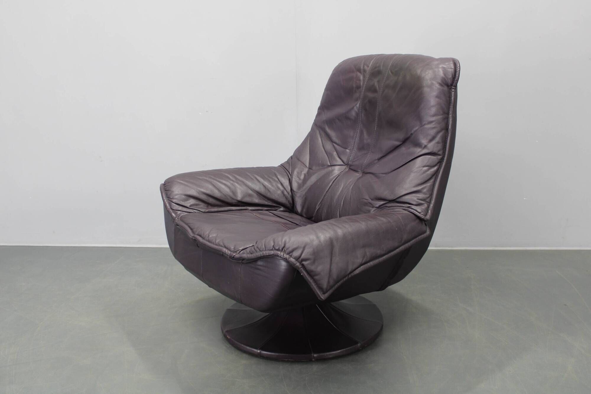 Italian dark purple leather swivel lounge chair, 1980s