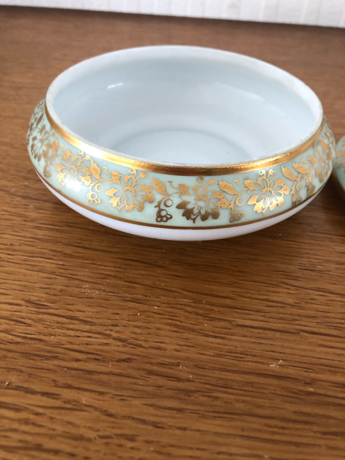 Vintage jewelry box in Limoges porcelain flowers and gilding