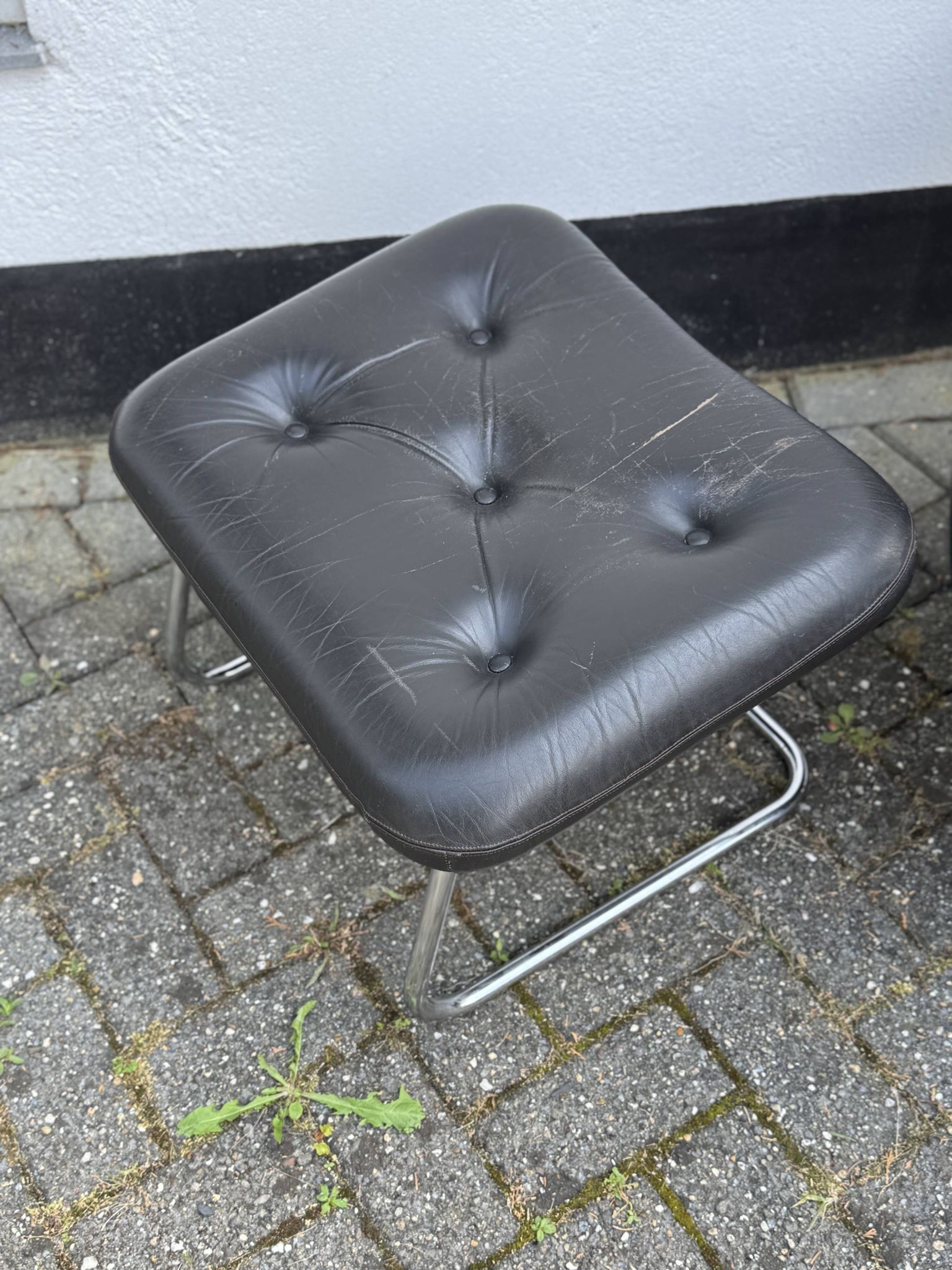 Fauteuil pivotant vintage Bramia avec repose-pieds